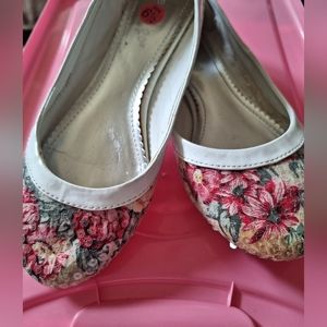 Bamboo White Patient Clear Sequins Multi-Floral Print Flats/Ballerina Sl…